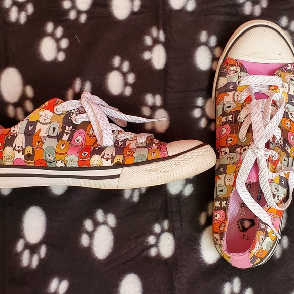 Fun dog lover Skechers in size 7 - Picture 2 of 4